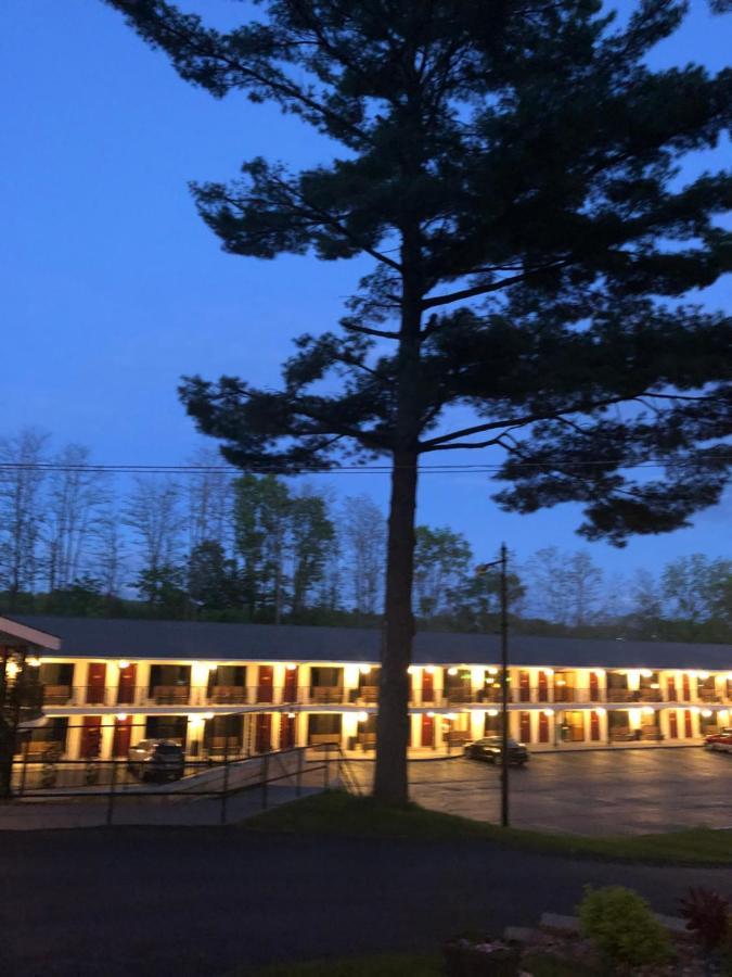 Amber'S Inn And Suites Wisconsin Dells Exterior foto