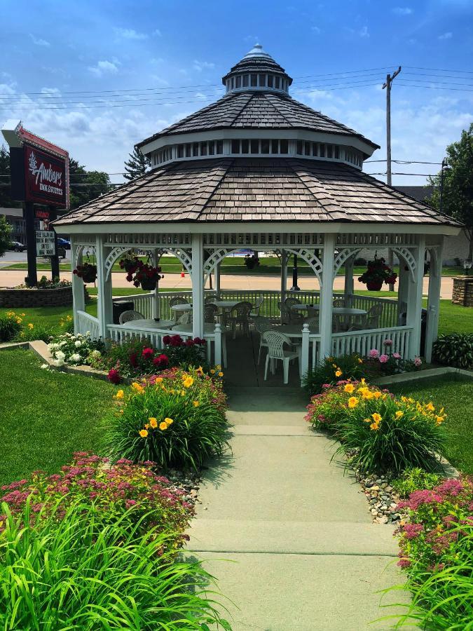 Amber'S Inn And Suites Wisconsin Dells Exterior foto