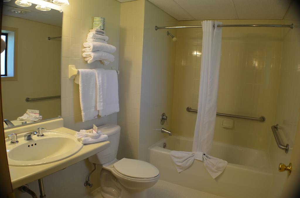 Amber'S Inn And Suites Wisconsin Dells Zimmer foto