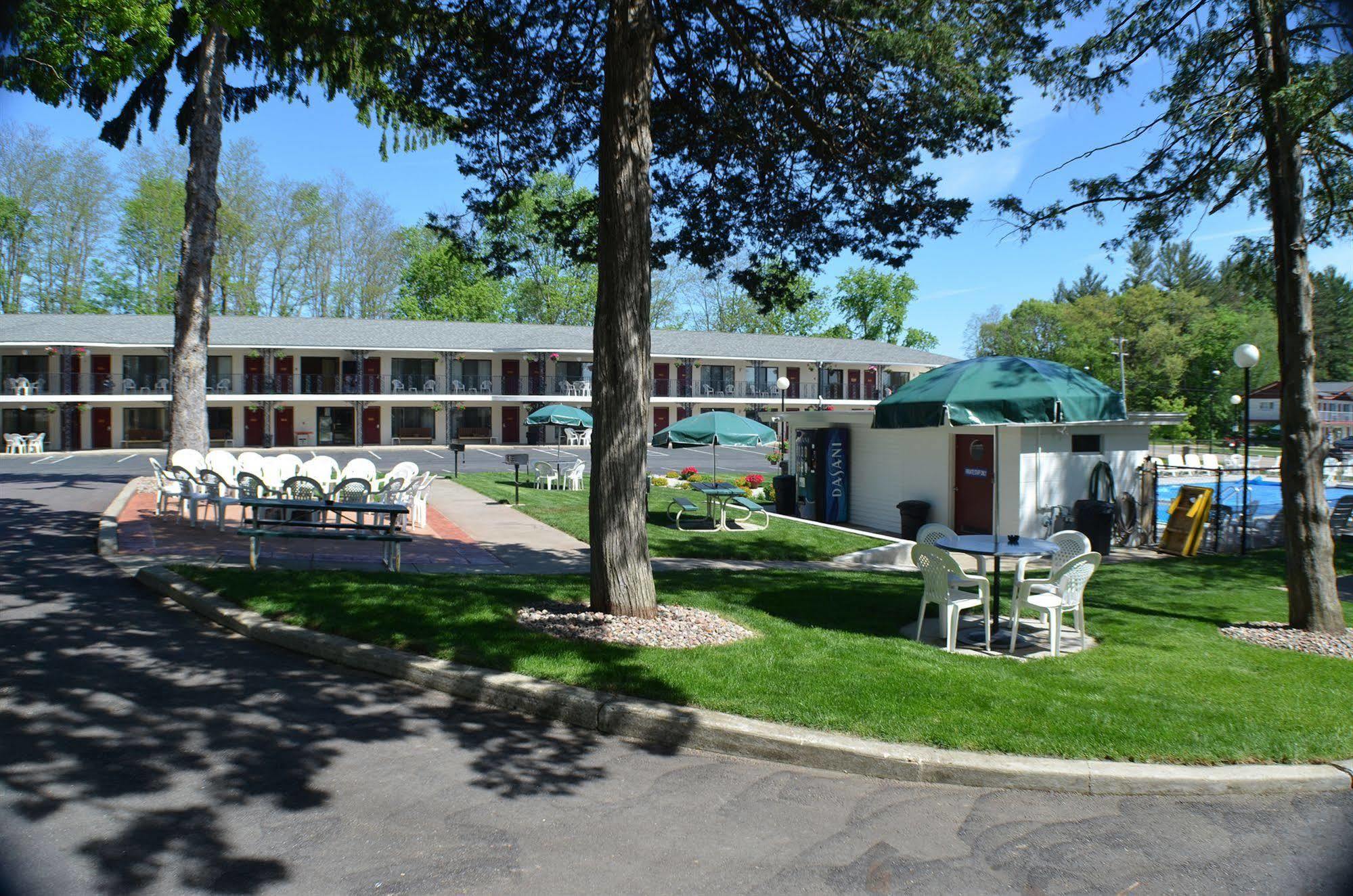 Amber'S Inn And Suites Wisconsin Dells Exterior foto