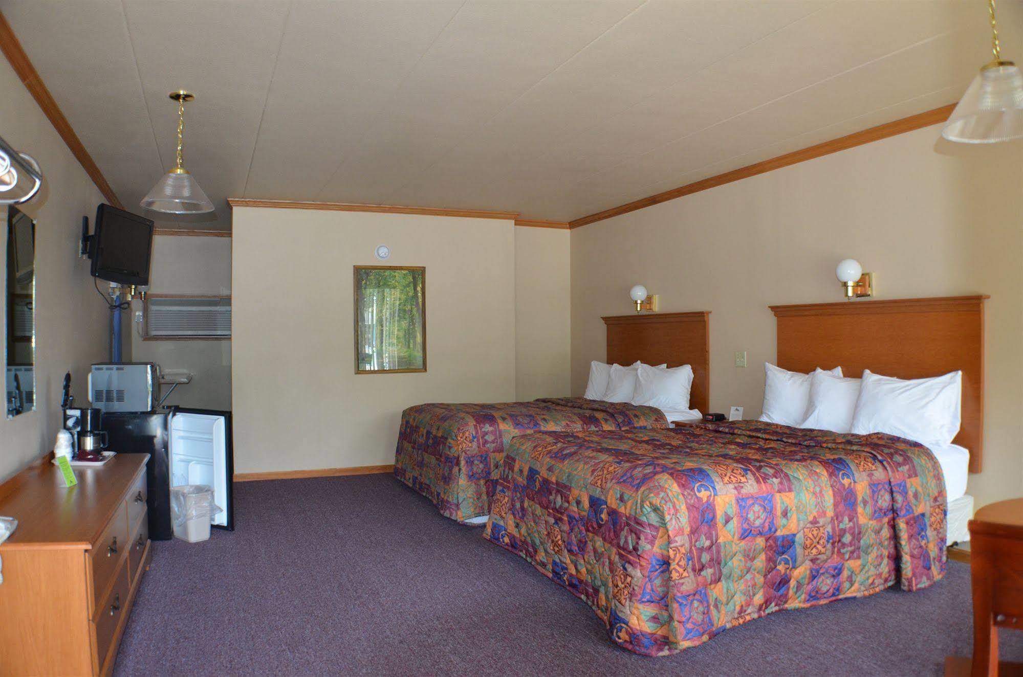 Amber'S Inn And Suites Wisconsin Dells Exterior foto