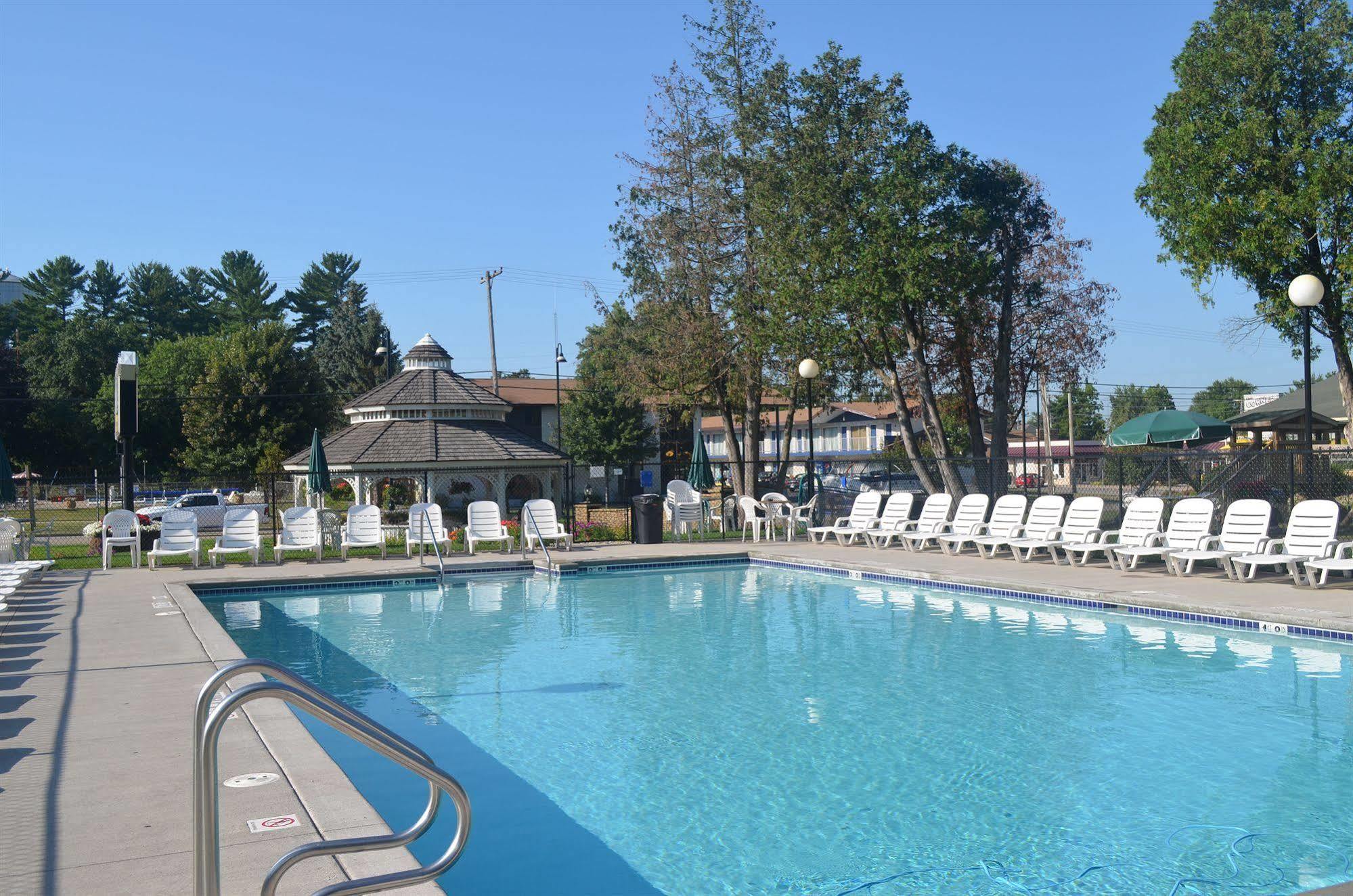 Amber'S Inn And Suites Wisconsin Dells Exterior foto